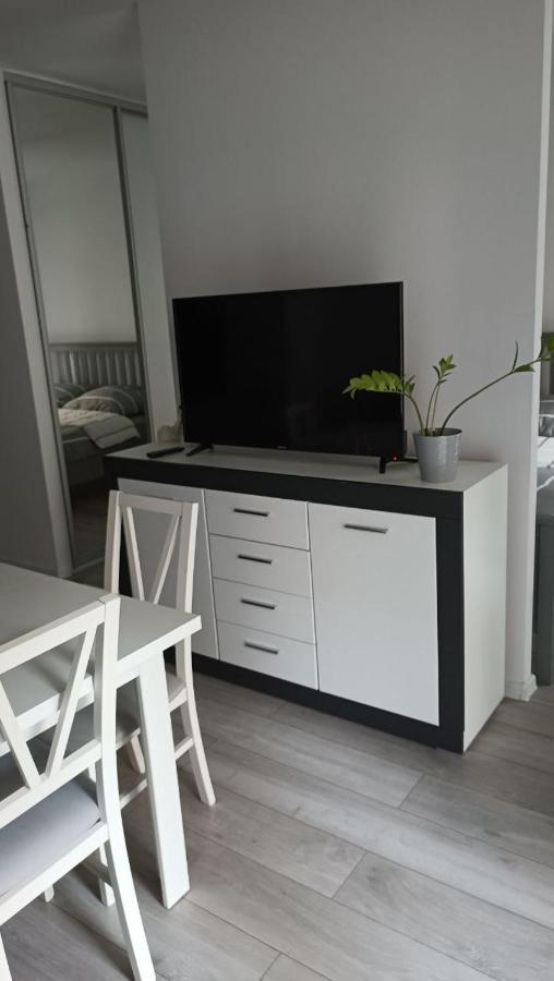 Apartment Z Ogrodkiem Na Warszawskiej Woli Varsóvia Exterior foto
