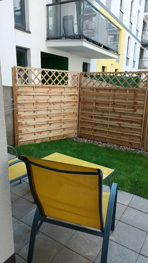 Apartment Z Ogrodkiem Na Warszawskiej Woli Varsóvia Exterior foto