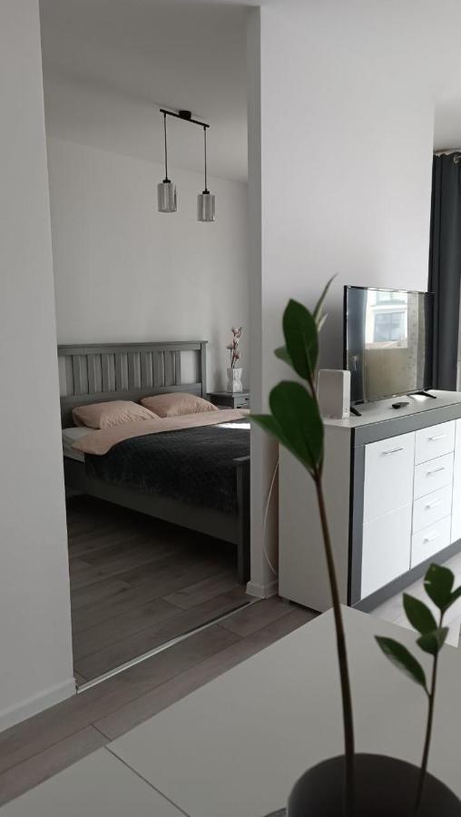 Apartment Z Ogrodkiem Na Warszawskiej Woli Varsóvia Exterior foto