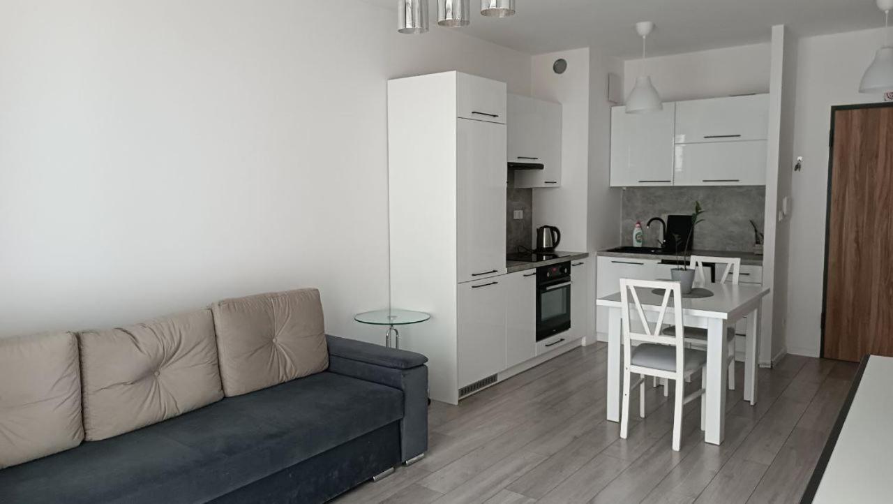 Apartment Z Ogrodkiem Na Warszawskiej Woli Varsóvia Exterior foto