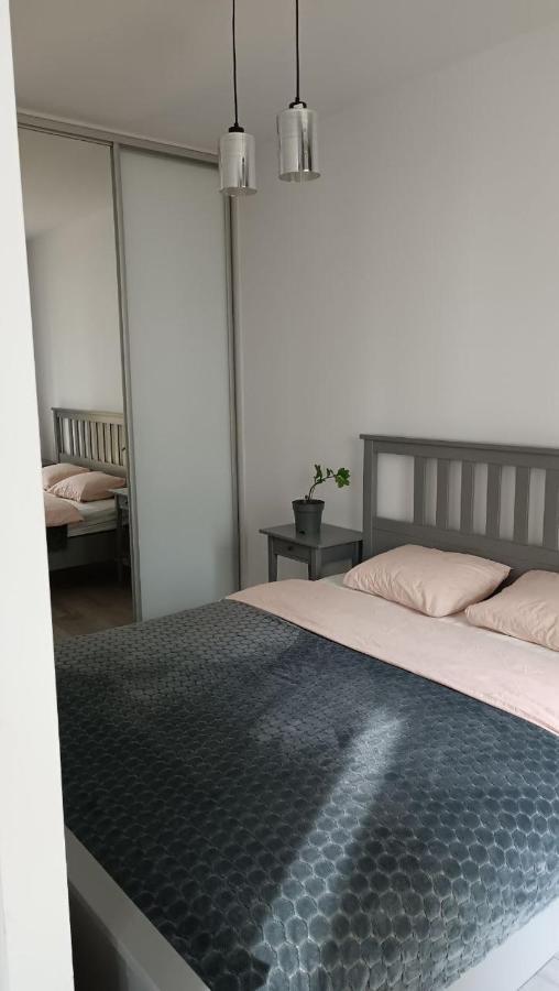Apartment Z Ogrodkiem Na Warszawskiej Woli Varsóvia Exterior foto