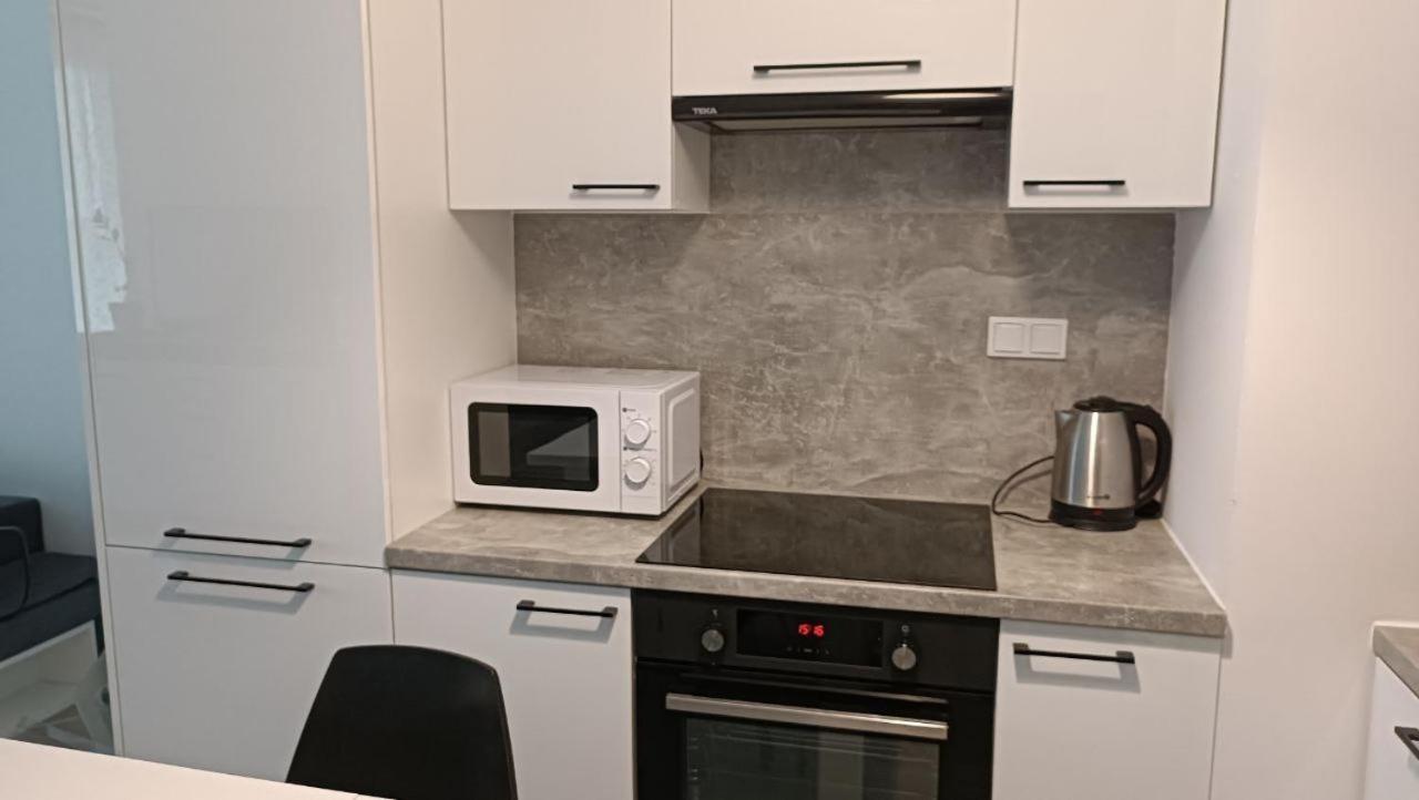 Apartment Z Ogrodkiem Na Warszawskiej Woli Varsóvia Exterior foto